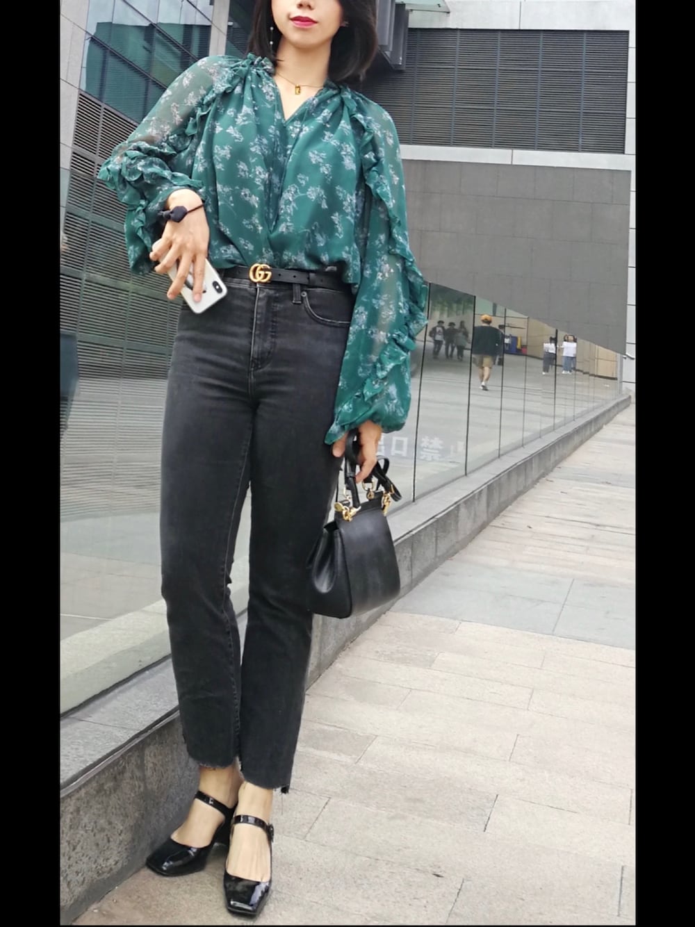 「ootd、秋のコーデ、UNIQLO、GUCCI、Dior、parda、moussy、デニム、花柄、outfit」｜「MOUSSYのアイテム（シャツ/ブラウス、グリーン系）」を使った、Móさん（レディース・162cm）の秋コーディネートの1枚目の写真