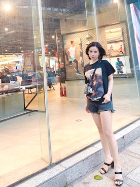 「OFF-WHITE」｜「アイテム（サンダル）」を使った、Móさん（レディース・162cm）の夏コーディネート