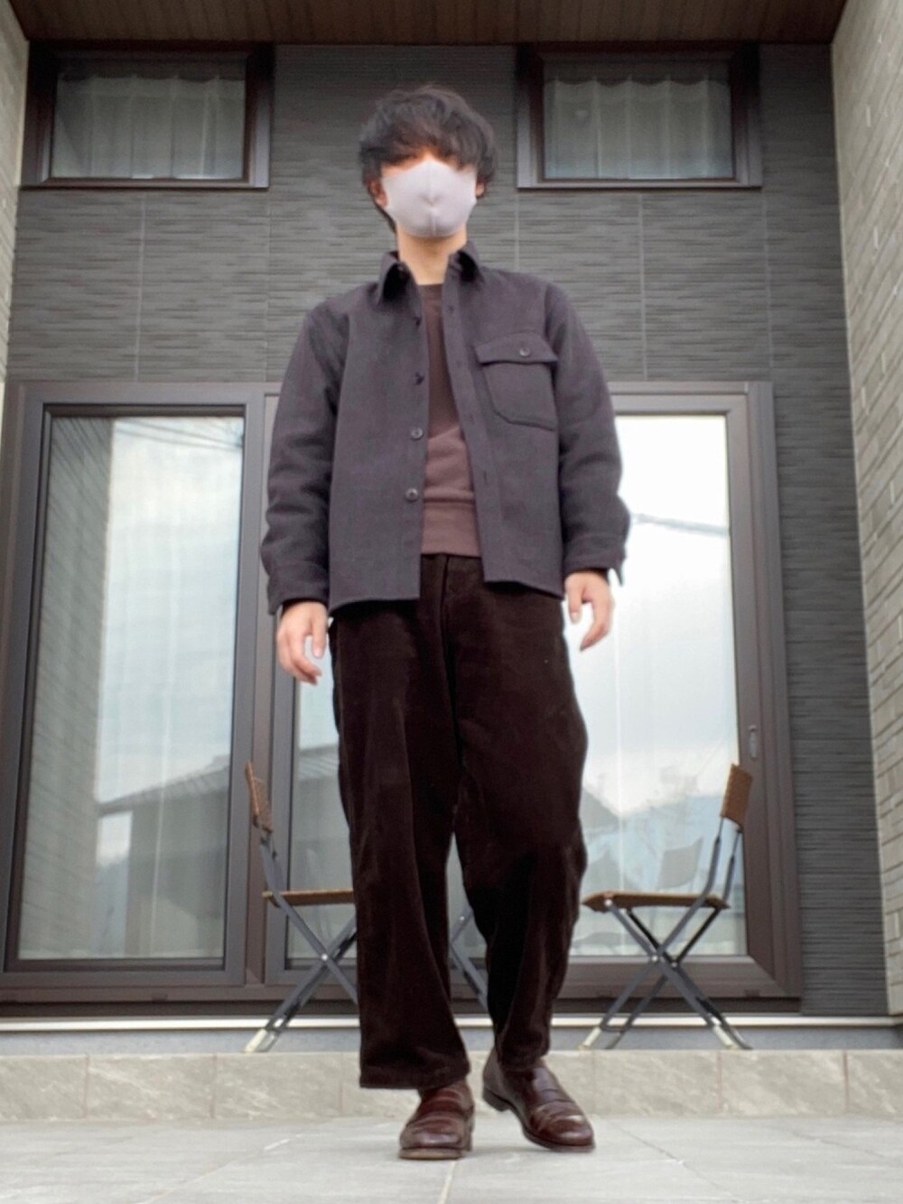 「チョコ色に染まれ、ブラウン、UNIQLO、UNIQLO U、革靴、ローファー、ワイドパンツ、休日スタイル、お洒落さんとつながりたい、コーデュロイパンツ」｜「UNIQLOのフリースシャツジャケット（長袖）（その他アウター、ブラウン系）」を使った、たけるさん（メンズ・172cm）の冬コーディネートの1枚目の写真
