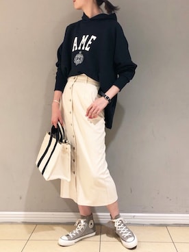 「AMERICANA（アメリカーナ）のアイテム（パーカー）」を使った、BABYLONE STAFFさん（レディース・170cm）の秋コーディネート