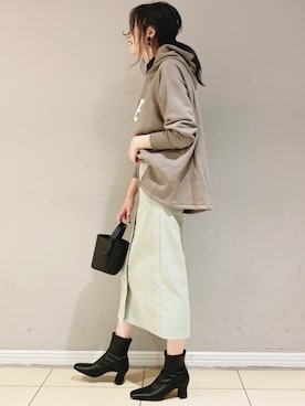 「AMERICANA（アメリカーナ）のアイテム（パーカー）」を使った、BABYLONE STAFFさん（レディース・166cm）の秋コーディネート