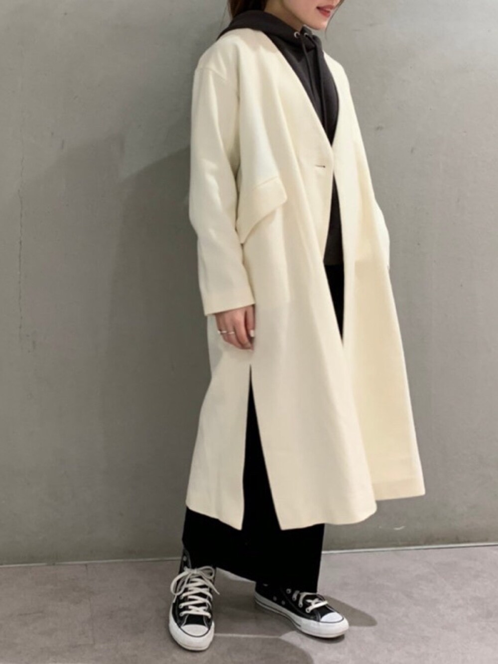 美品 BABYLONE ノーカラーベルト付きコート ロングコート オフホワイト BABYLONE（バビロン）の「ノーカラーベルト付きコート（ノーカラー