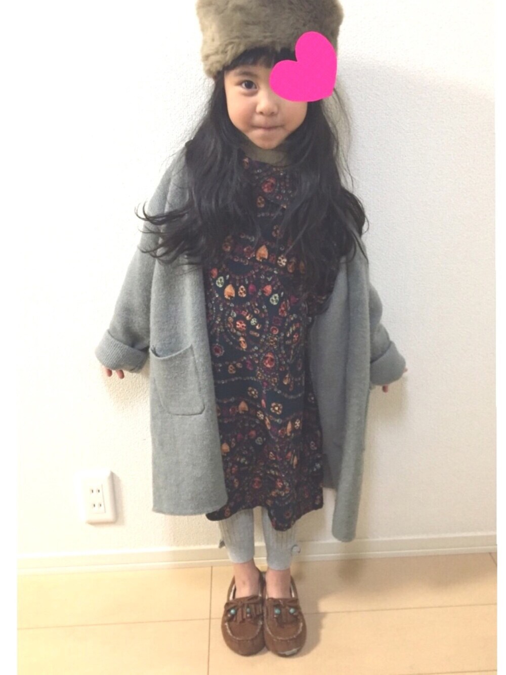 「キッズコーデ、ワンピース、ガーリー、ロングカーディガン、おんなのこ、antiqua、GLOBAL WORK、ファー小物、H&M」｜「antiquaのアイテム（ワンピース、その他）」を使った、りちゅ♡♡さん（キッズ・110cm）の冬コーディネートの1枚目の写真