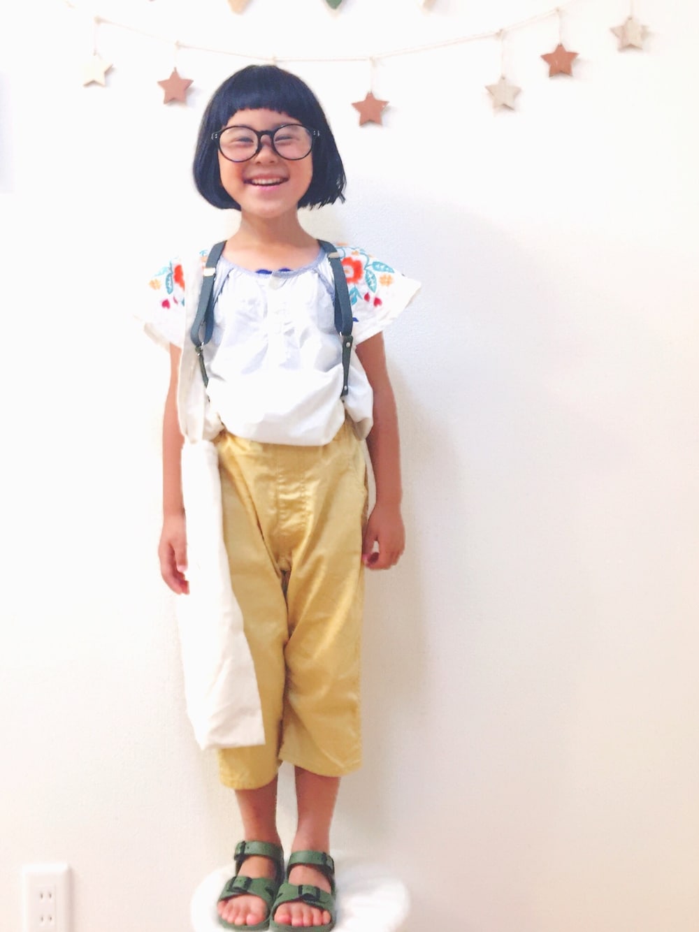 「キッズファッション、夏、イエロー、おんなのこ、刺繍、めがね、おかっぱ」｜「Birthdayのアイテム（サンダル、グリーン系）」を使った、りちゅ♡♡さん（キッズ・110cm）の夏コーディネートの1枚目の写真