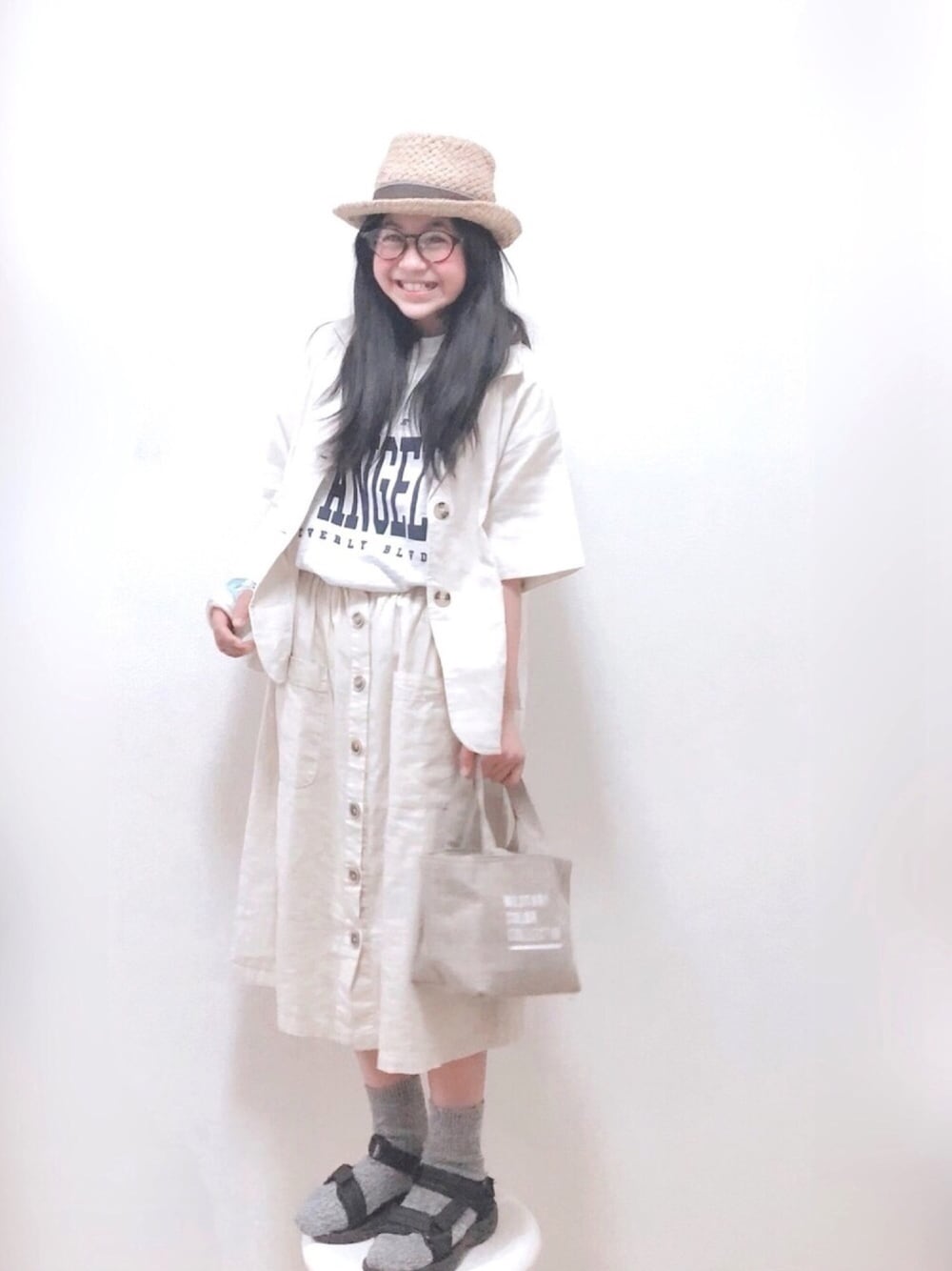 「セットアップ、ZARA、むぎわら帽子、ロゴT、ジャケット、ロングスカート、めがね、ootd、おしゃれさんと繋がりたい」｜「ZARA KIDSのアイテム（Tシャツ/カットソー、グレー系）」を使った、りちゅ♡♡さん（キッズ・129cm）の春コーディネートの1枚目の写真