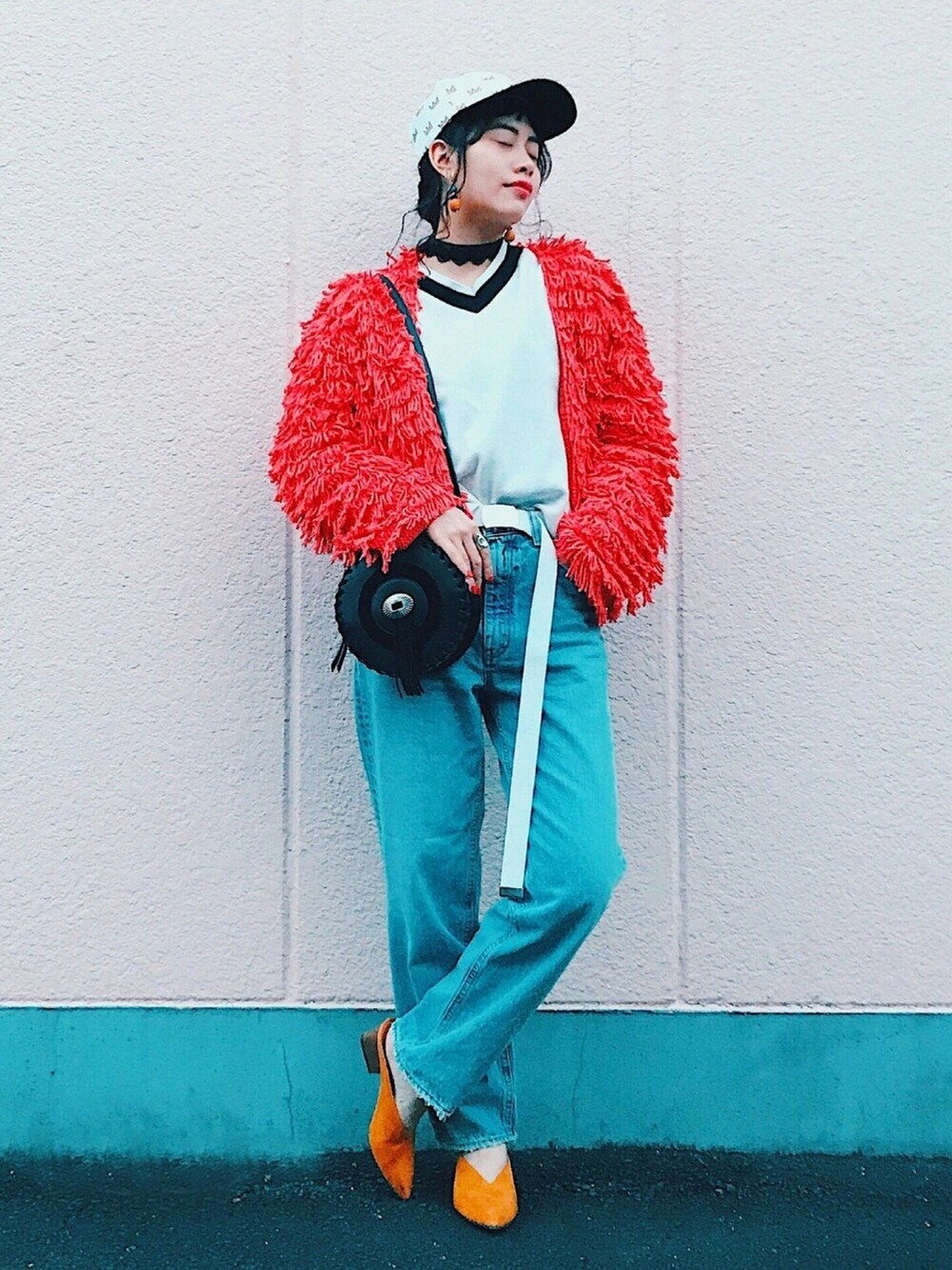 「カジュアル、大人カジュアル、デニムパンツ、フラミンゴ、もけもけ、キャップ、ジャン=ミシェル・バスキア、UNIQLO、GU、イエロー」｜「MOUSSYのMV JW Tapered（デニムパンツ、ブルー系）」を使った、T Λ Eさん（レディース・158cm）の春コーディネートの1枚目の写真