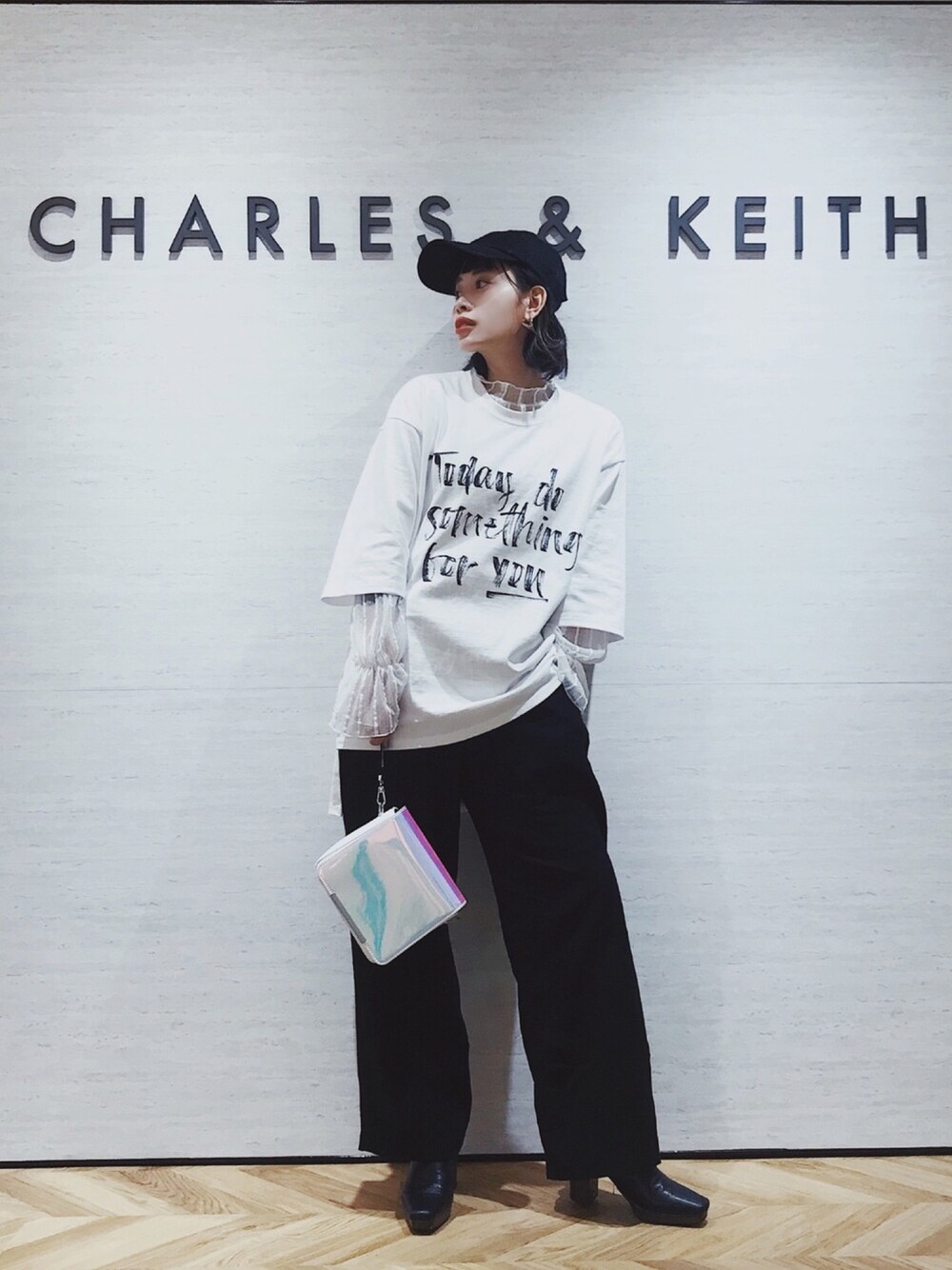 T Λ Eさんの「ストラクチャークロスボディバッグ / STRUCTURED CROSSBODY BAG（CHARLES & KEITH）」を使ったコーディネート