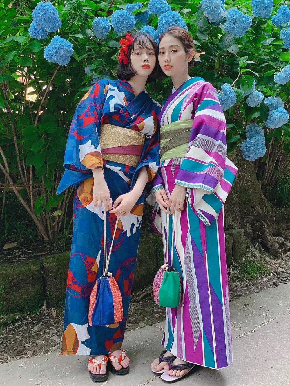 「浴衣、紫陽花、夏、姉妹、姉妹コーデ、夏祭り、浴衣女子、浴衣コーデ、鎌倉、旅行」｜「浴衣のアイテム（浴衣、ブルー系）」を使った、T Λ Eさん（レディース・157cm）の夏コーディネートの1枚目の写真