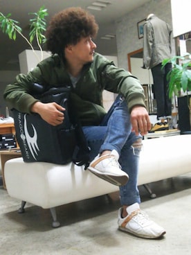 「アイテム（スニーカー）」を使った、ナンチャン店長さん（メンズ・165cm）の秋コーディネート