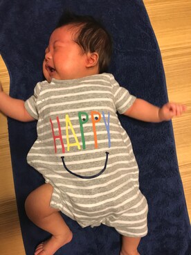 「GAP（ギャップ）のアイテム（トップス、グレー系）」を使った、hophyongさん（キッズ・90cm）の春コーディネート