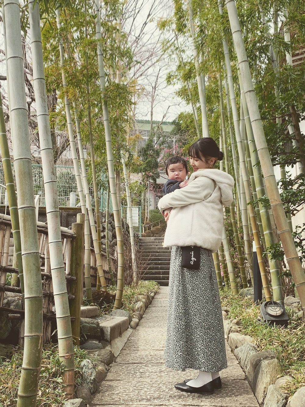 「桜」｜「agnes b.のアイテム（ボディバッグ/ウエストポーチ、ブラック系）」を使った、ayaさん（レディース・156cm）の春コーディネートの1枚目の写真