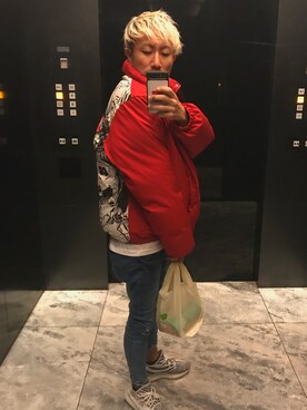 「Supreme （シュプリーム）のアイテム（ダウンジャケット/コート、レッド系）」を使った、ごりさんさん（メンズ）の春コーディネート