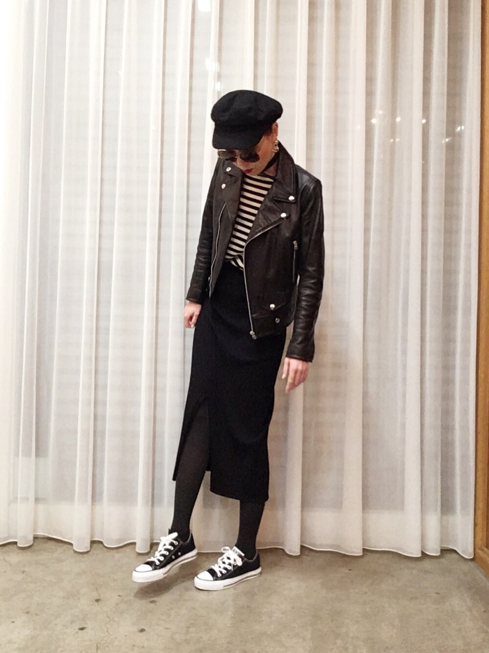 「スニーカーコーデ、outfit、ライダース、SHIPS、ボーダー、Adam et Rope'、UNIQLO、タイトスカート、converse、コンバース」｜「ADAM ET ROPE'のウールキャスケット（キャスケット、ブラック系）」を使った、ga625さん（レディース・161cm）の冬コーディネートの1枚目の写真