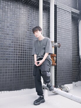「BALENCIAGA」｜「アイテム（チノパンツ）」を使った、Haochanghxxさん（メンズ・167cm）の夏コーディネート