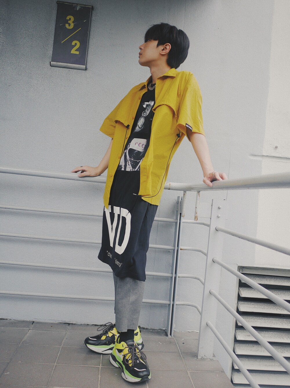 「ootd、夏、street、streetstyle、streetfashion、fashion」｜「ESCのアイテム（シャツ/ブラウス、イエロー系）」を使った、Haochanghxxさん（メンズ・167cm）の夏コーディネートの1枚目の写真