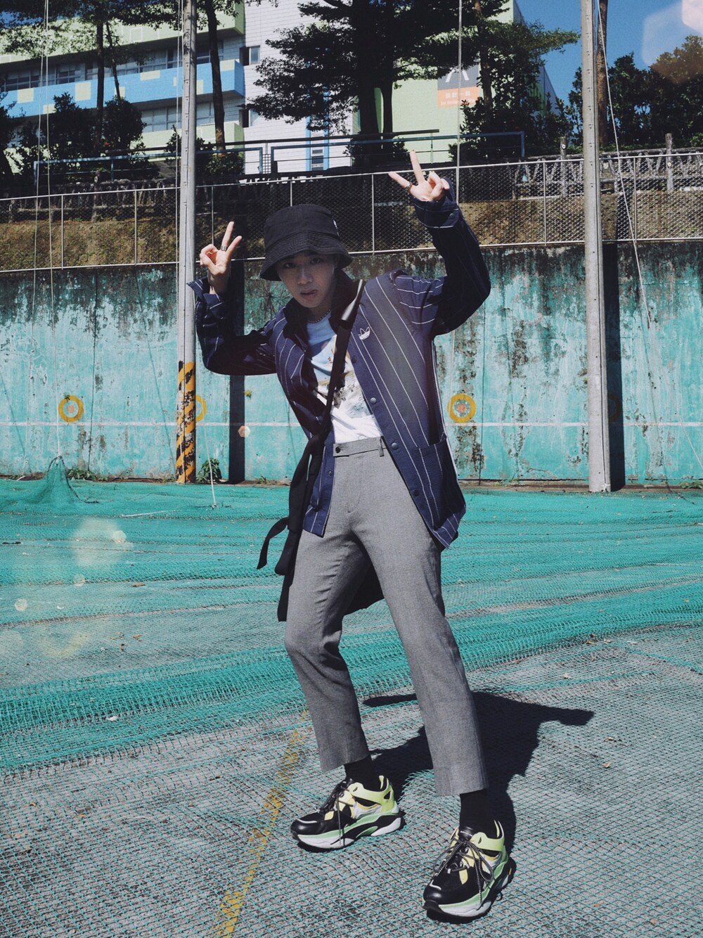 「ootd、夏、street、streetstyle、streetfashion、anderssonbell、UNIQLO、adidas、adidas originals」｜「ANDERSSON BELLのアイテム（シューズ、その他）」を使った、Haochanghxxさん（メンズ・167cm）の秋コーディネートの1枚目の写真