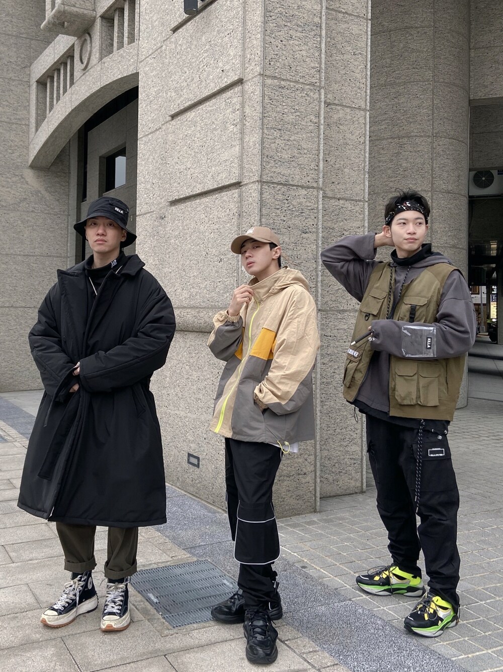 「ootd、street、streetstyle、streetfashion、fashion、JWANDERSON、martinerose、anderssonbell、fashionkilla」｜「MARTINE ROSEのアイテム（スニーカー、ブラック系）」を使った、Haochanghxxさん（メンズ・167cm）の冬コーディネートの1枚目の写真
