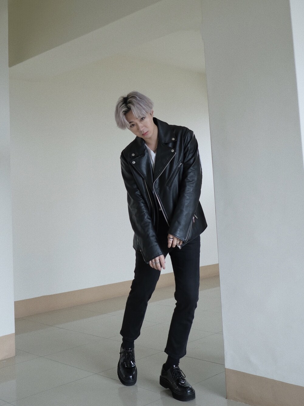 「ootd、street、streetstyle、streetfashion、cool、black、UNIQLO、GIVENCHY」｜「GIVENCHYのアイテム（シューズ、ブラック系）」を使った、Haochanghxxさん（メンズ・165cm）の冬コーディネートの1枚目の写真