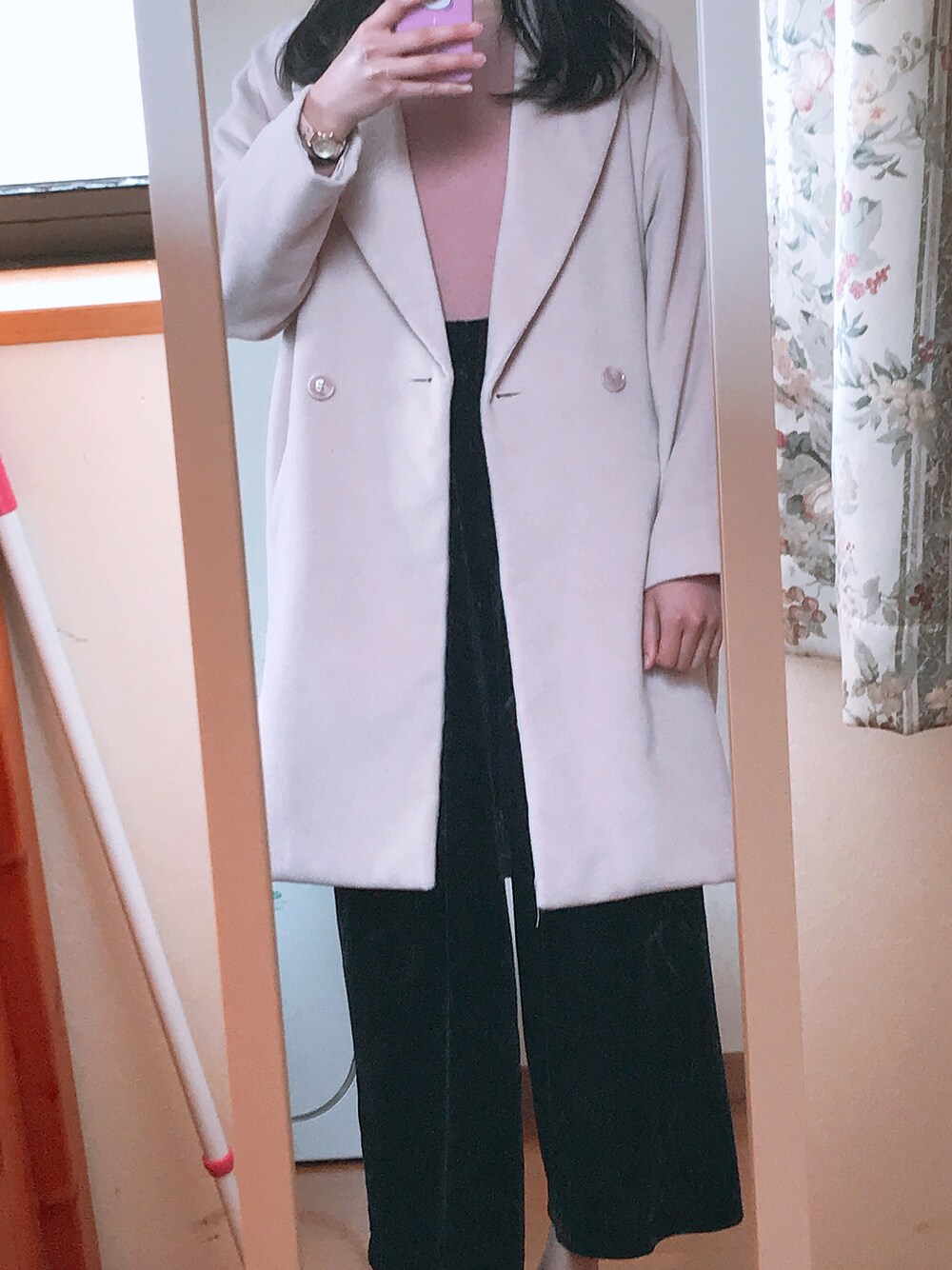 「RETRO GIRLのアイテム（チェスターコート、ピンク系）」を使った、maaaさん（レディース・162cm）の春コーディネートの1枚目の写真