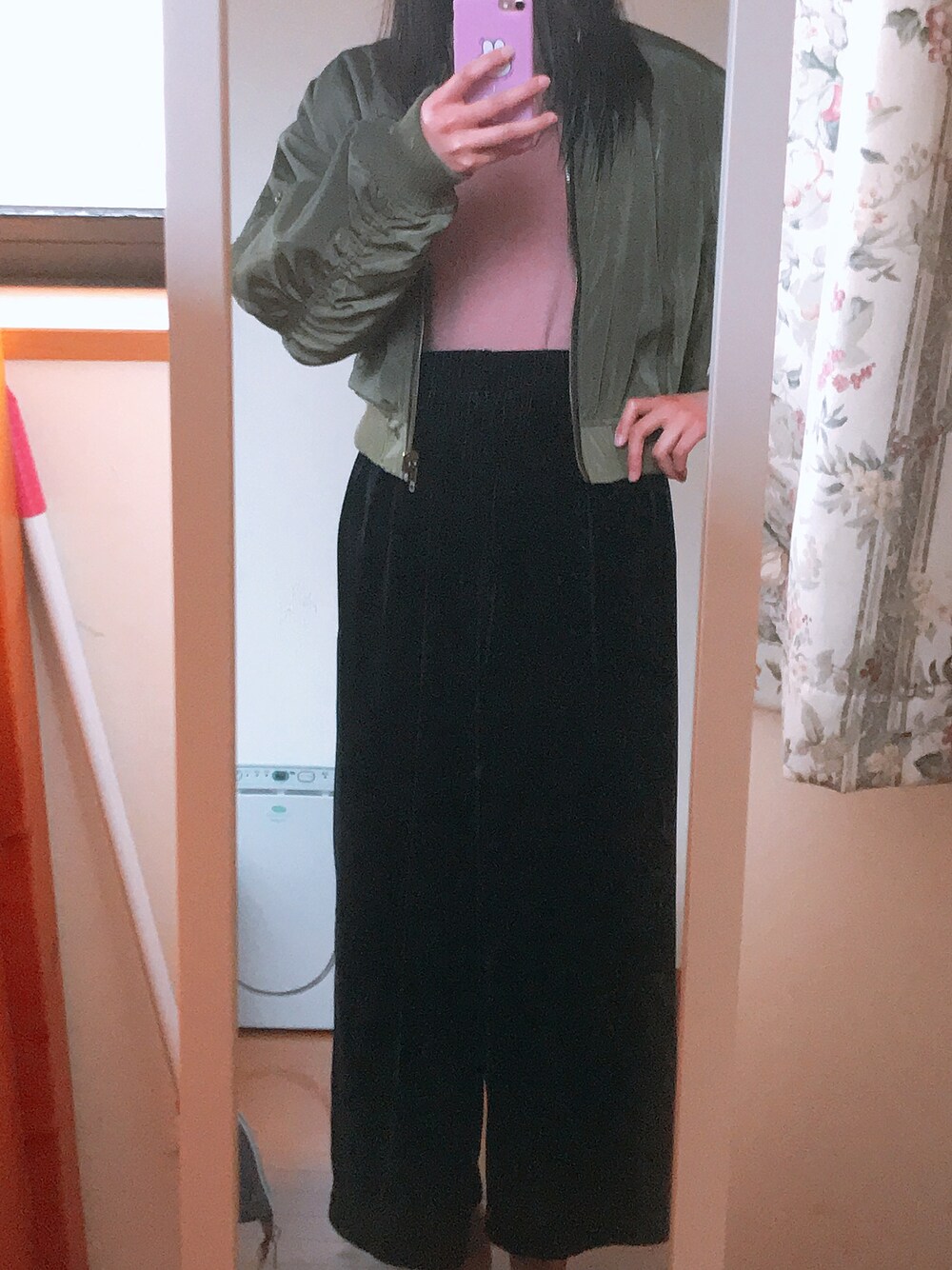 「GUのアイテム（パンツ、ブルー系）」を使った、maaaさん（レディース・162cm）の春コーディネートの1枚目の写真