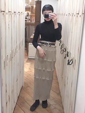 「UNIQLO（ユニクロ）のエクストラファインメリノリブタートルネックセーター（長袖）（ニット/セーター、ブラック系）」を使った、MIYUKIさん（レディース・172cm）の冬コーディネート