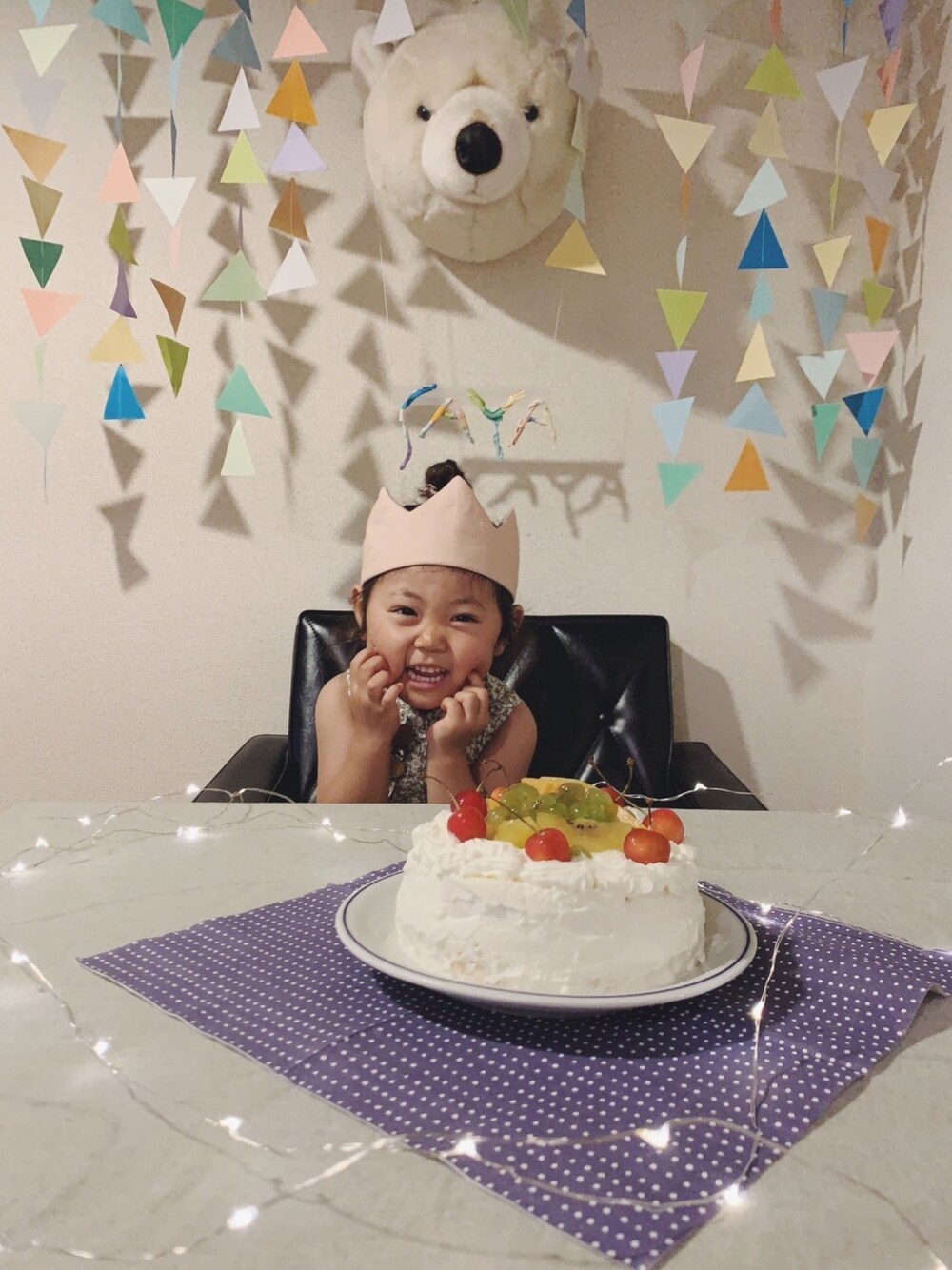 「4歳、誕生日、ハンドメイド、handmade、GAP、キッズファッション、女の子コーデ、ワンピース、女の子、お誕生日おめでとう！」｜「IKEAのアイテム（照明、その他）」を使った、SaYaさん（キッズ・90cm）の夏コーディネートの1枚目の写真