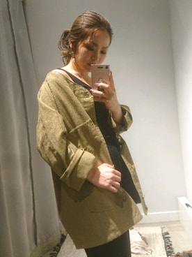 「部屋撮り」｜「アイテム（カバーオール）」を使った、minomushiさん（レディース・147cm）の春コーディネート