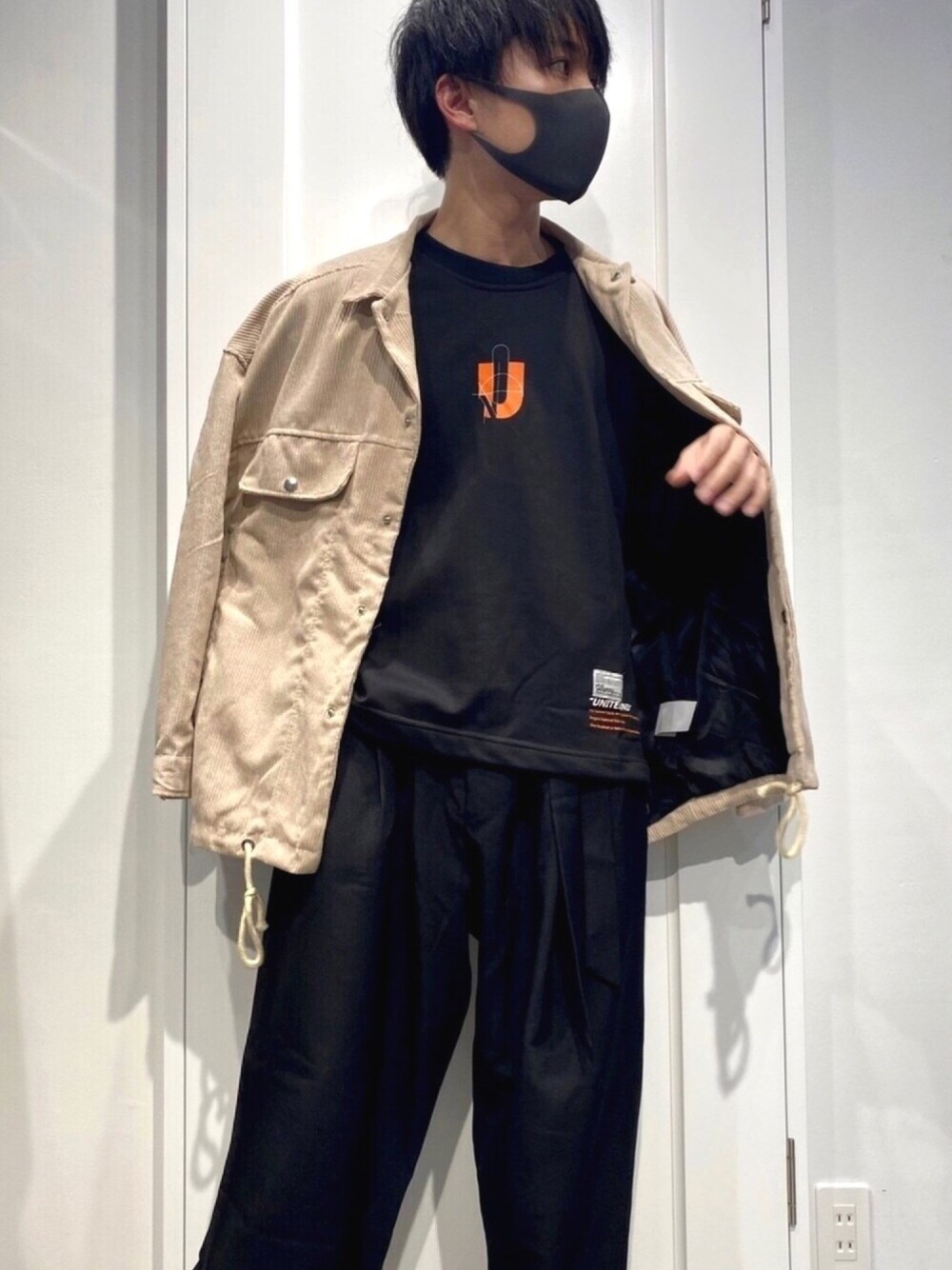 「きれいめカジュアル、冬コーデ、秋のコーデ、ootd、PIVOTDOOR、pivot_door、コーデュロイ」｜「PIVOTDOORのアイテム（ジャケット/アウター、ベージュ系）」を使った、pivotdoorlaforetさん（メンズ・171cm）の秋コーディネートの1枚目の写真