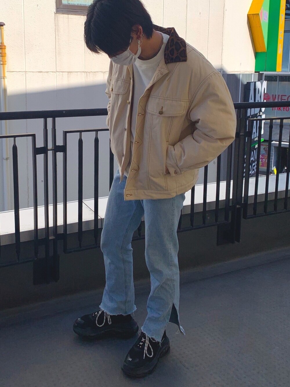 「今日のコーデ、おしゃれさんと繋がりたい、いいね、save、フォローお願いします🤑、オトナカジュアル、レオパード、デニムジャケット、休日スタイル、カジュアル、春コーデ、プチプラ」｜「PIVOTDOORのアイテム（デニムジャケット、ホワイト系）」を使った、pivotdoorlaforetさん（メンズ・178cm）の冬コーディネートの1枚目の写真