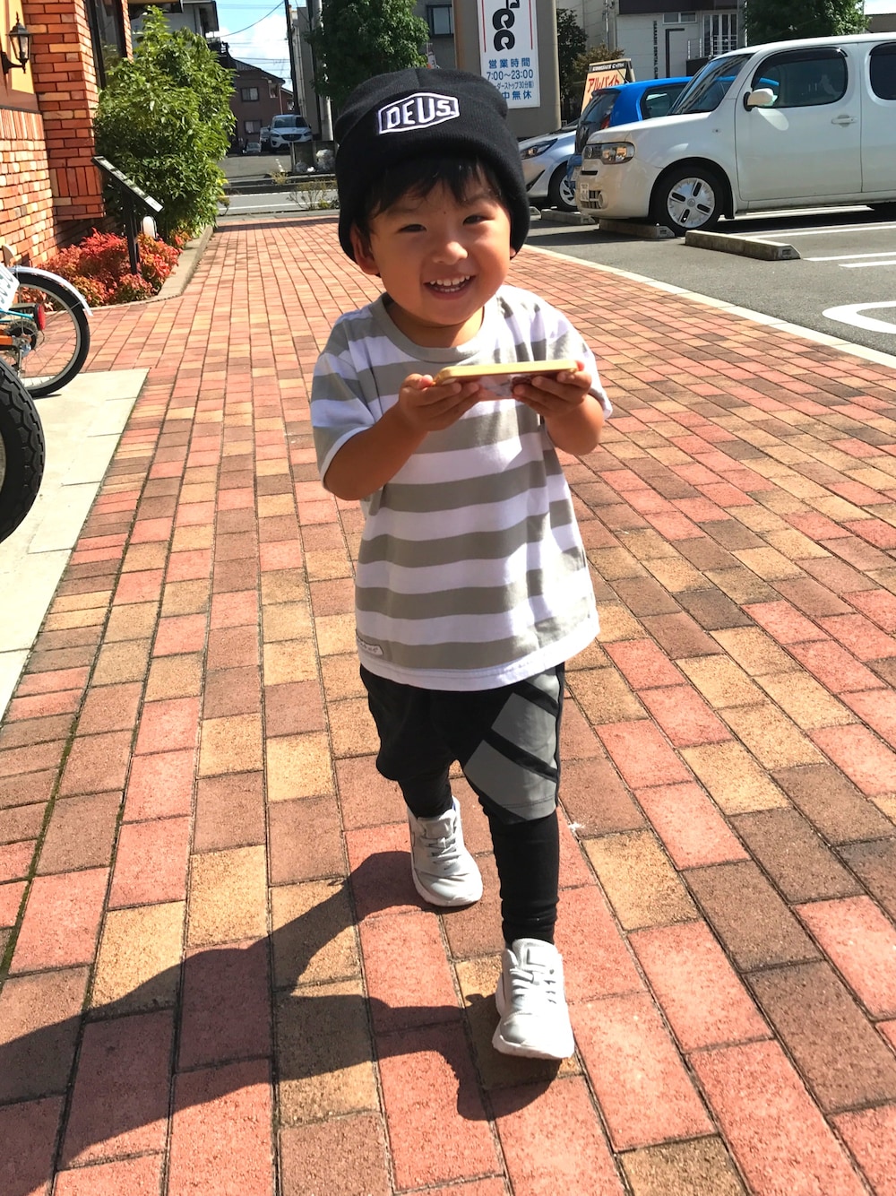 「体育祭、秋晴れ、休日スタイル、運動会コーデ」｜「THE NORTH FACEのザ・ノース・フェイス キッズ&ベビー虫除け加工ボーダーTシャツ / ショートスリーブバグフリーティー（Tシャツ/カットソー、グレー系）」を使った、mstg5さん（キッズ・90cm）の秋コーディネートの1枚目の写真