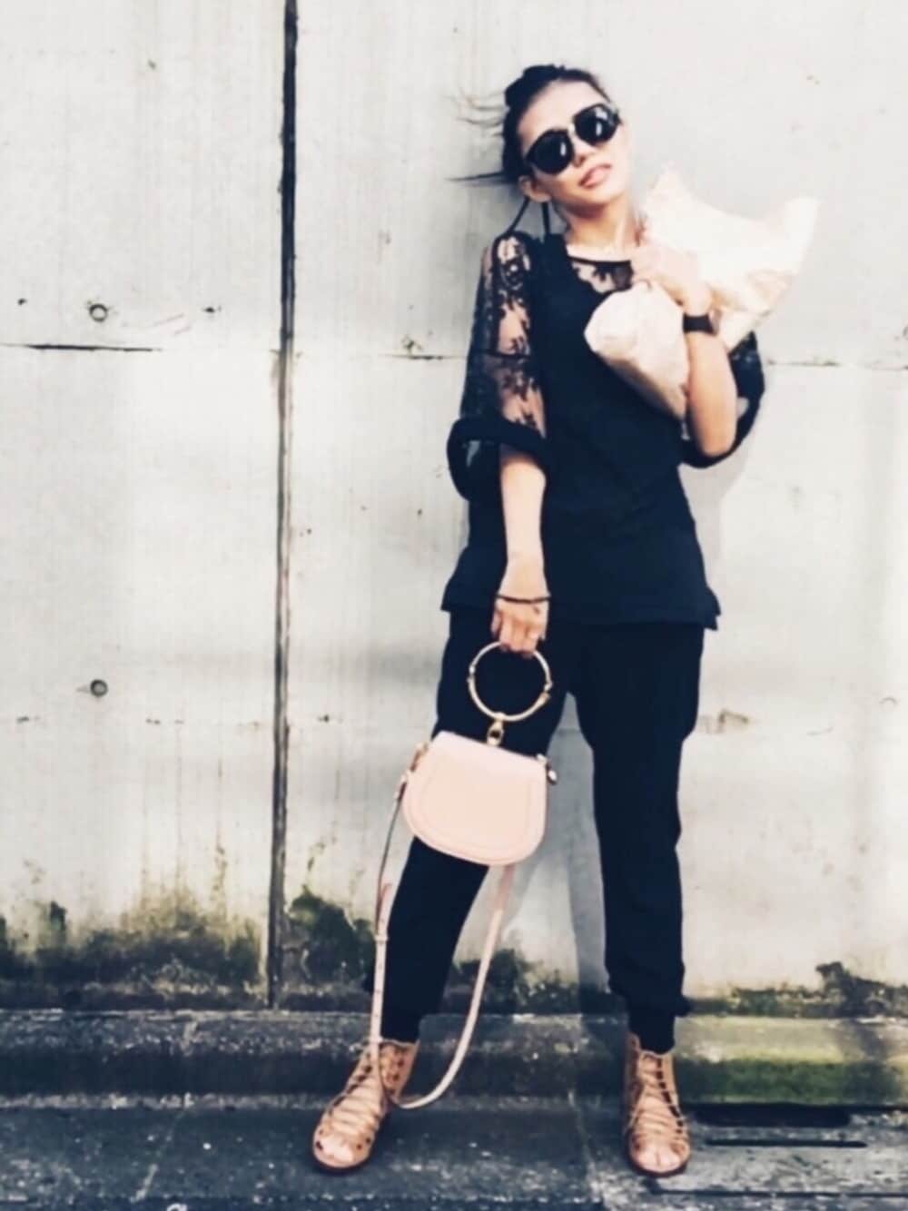 「ootd、ss17、Chloe、nile、レイヤードスタイル、レース、シースルー、チャンキーヒール、ワントーンコーデ、chloegirls」｜「Chloeのアイテム（ショルダーバッグ、ベージュ系）」を使った、HAL さん（レディース・155cm）の冬コーディネートの1枚目の写真
