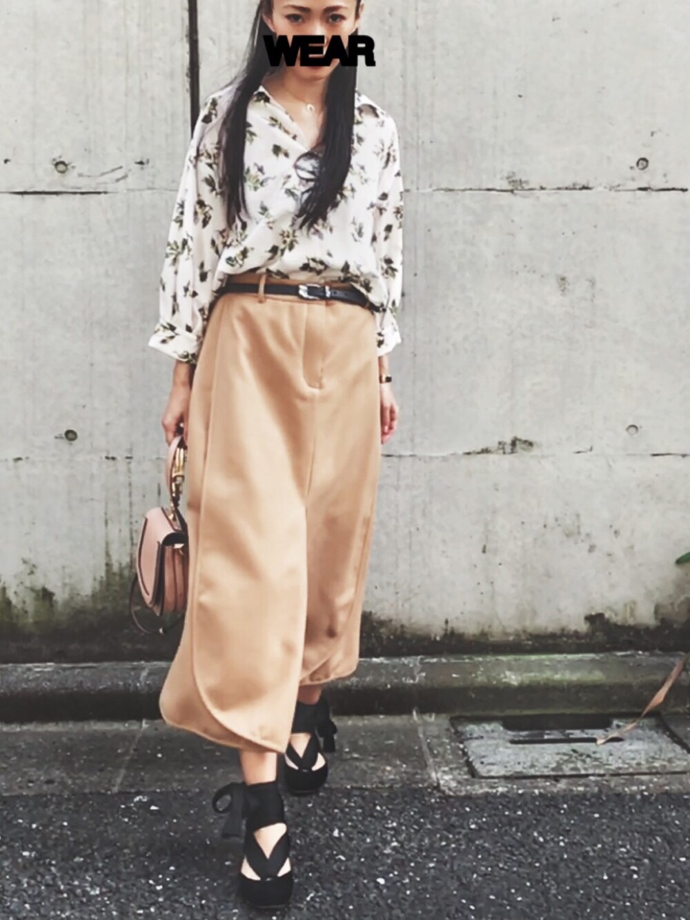 「花柄、スリット、chloegirls、バレーシューズ、フラットシューズ、レースアップシューズ、summer、Sies Marjan、ETRÉ TOKYO、レトロ」｜「Chloeのアイテム（バレエシューズ、ブラック系）」を使った、HAL さん（レディース・155cm）の春コーディネートの1枚目の写真