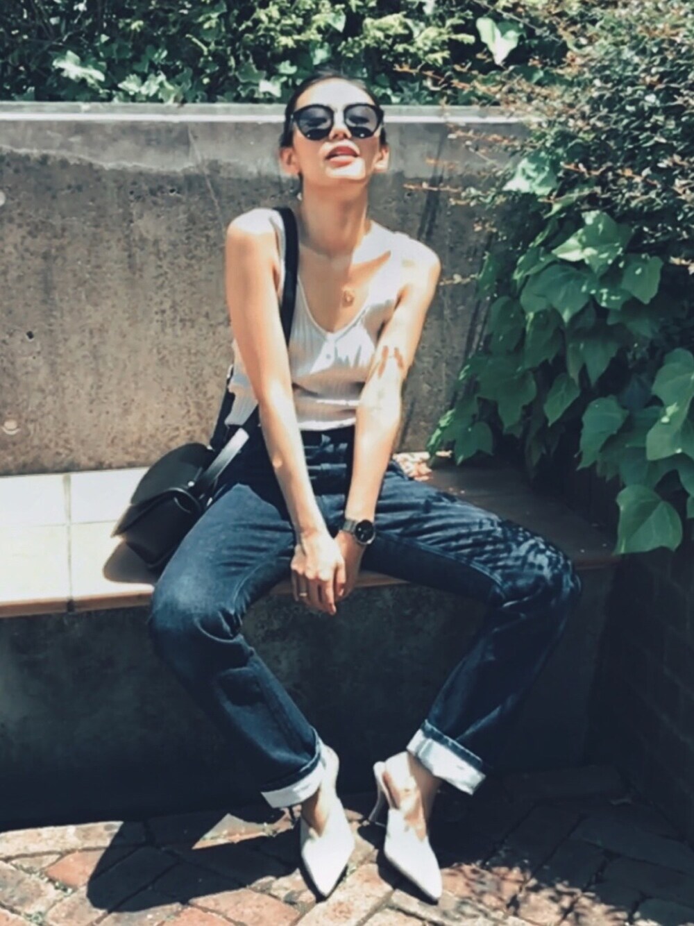 「summer、リブキャミソール、denim、シンプル、aliita、オトナカジュアル、キャミソール、丁寧に生きたい、サンダル」｜「6のアイテム（キャミソール、ホワイト系）」を使った、HAL さん（レディース・155cm）の夏コーディネートの1枚目の写真
