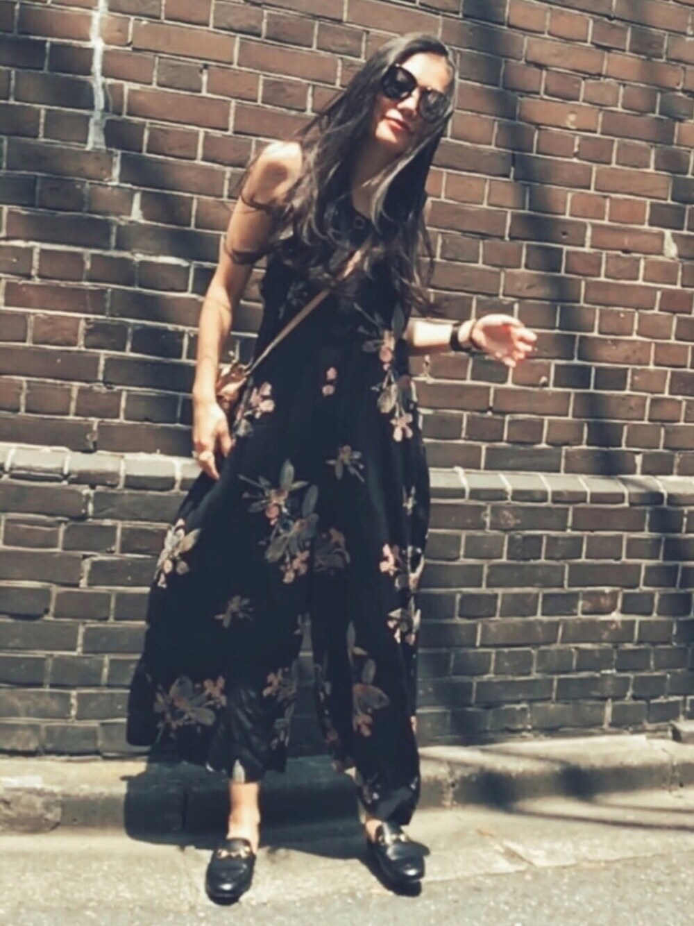 「summer、floral、サロペット、オールインワン、aliita、シンプルコーデ、ショルダーバッグ、chloegirls、シンプル、jumpsuit」｜「GUCCIのGUCCI Princetown leather backless loafers（シューズ、ブラック系）」を使った、HAL さん（レディース・155cm）の夏コーディネートの1枚目の写真