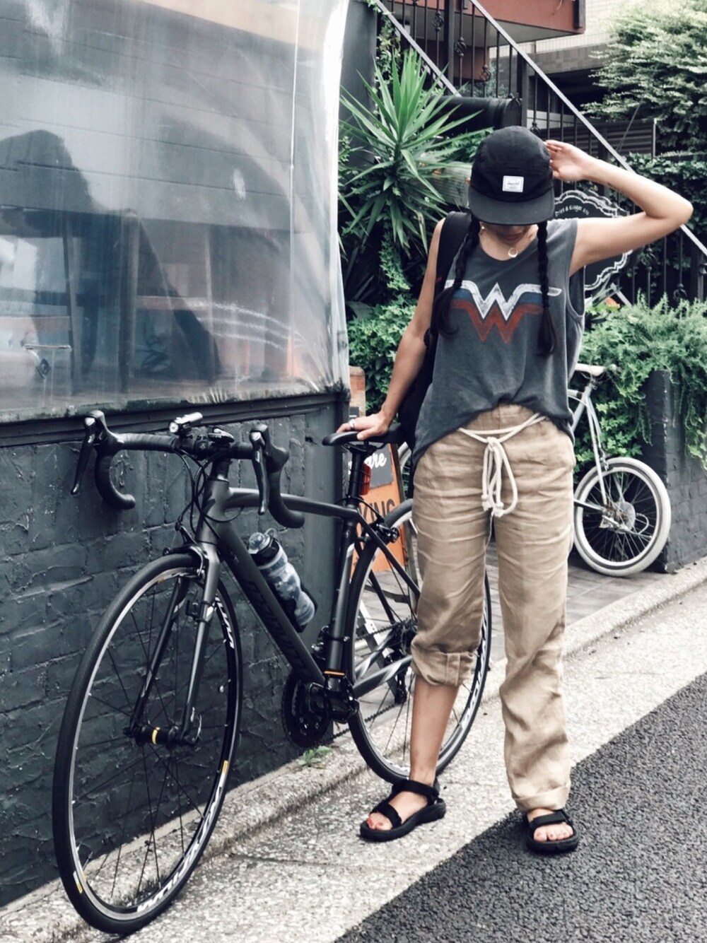 「自転車スタイル、リラックススタイル、スポーツミックス、シンプル、夏、ストリート、aliita、VINTAGE、男前、summer」｜「TevaのTeva/テバ・テヴァ/Hurricane XLT W（サンダル、ブラック系）」を使った、HAL さん（レディース・155cm）の夏コーディネートの1枚目の写真