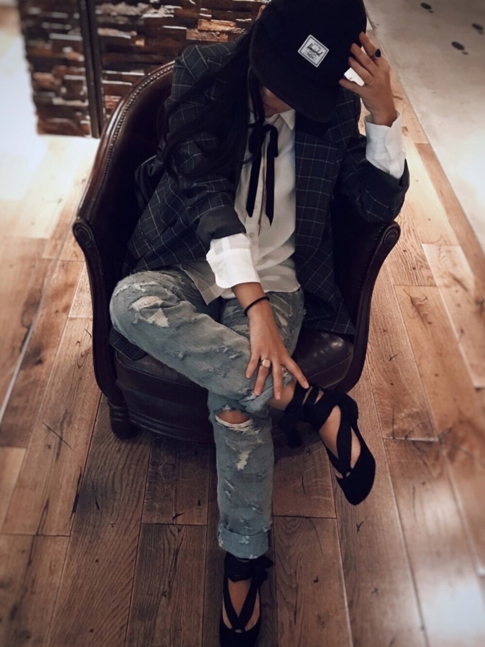 「秋のコーデ、ジャケット、バレエシューズ、フラットシューズ、jacket 、denim、チェック柄、白シャツ、plaid、FW17」｜「Chloeのアイテム（バレエシューズ、ブラック系）」を使った、HAL さん（レディース・155cm）の秋コーディネートの1枚目の写真