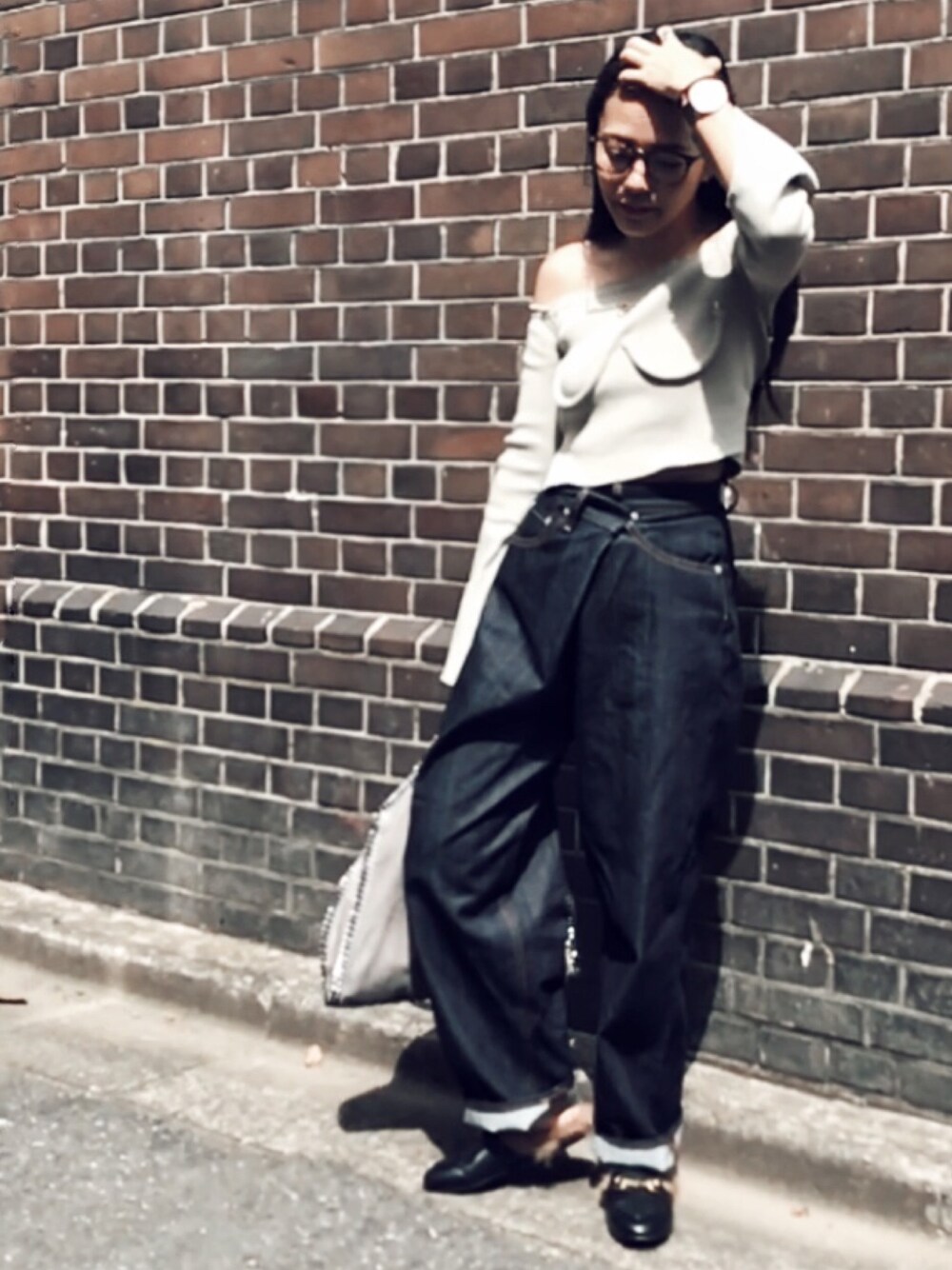 「ファー、秋のコーデ、オトナカジュアル、Boyfriend Jeans、ボーイフレンドデニム、Orseund iris、シンプル、オフショル、フレアスリーブ」｜「GUCCIのGucci - Princetown ミュール - men - レザー/Lama Fur - 8（その他シューズ、ブラック系）」を使った、HAL さん（レディース・155cm）の秋コーディネートの1枚目の写真