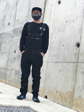 「オールブラック」｜「アイテム（サロペット/オーバーオール）」を使った、kAzuKiさん（メンズ・169cm）の春コーディネート