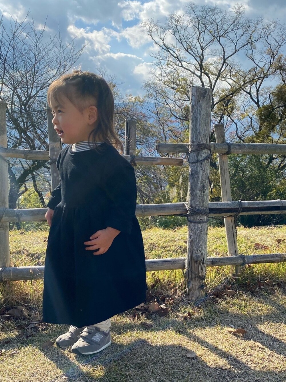 「1歳、おんなのこ、ブラックコーデ、ワンピース、オーバーサイズ、モノトーン」｜「ZARA KIDSのアイテム（ワンピース/ドレス、ブラック系）」を使った、manjuさん（キッズ・80cm）の冬コーディネートの1枚目の写真