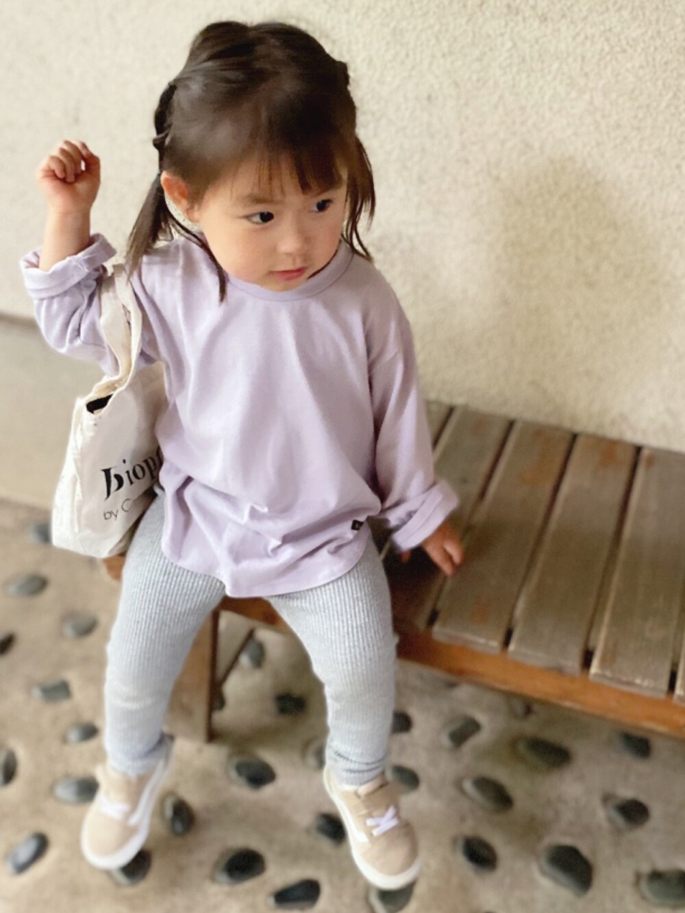 「2歳、女の子、プチプラ、リラックススタイル、カジュアルコーデ、パステルカラー、トートバッグ」｜「BREEZEのアイテム（トップス、パープル系）」を使った、manjuさん（キッズ・90cm）の夏コーディネートの1枚目の写真