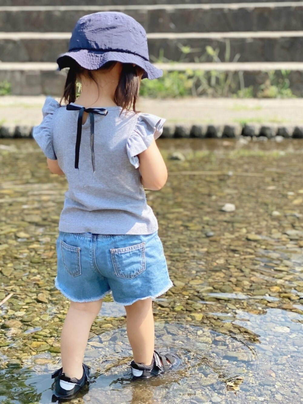 「2歳、おんなのこ、プチプラ、デニムパンツ、ショートパンツ、スポーツサンダル、サンダル、夏コーデ」｜「petit mainのアイテム（帽子、その他）」を使った、manjuさん（キッズ・90cm）の夏コーディネートの1枚目の写真