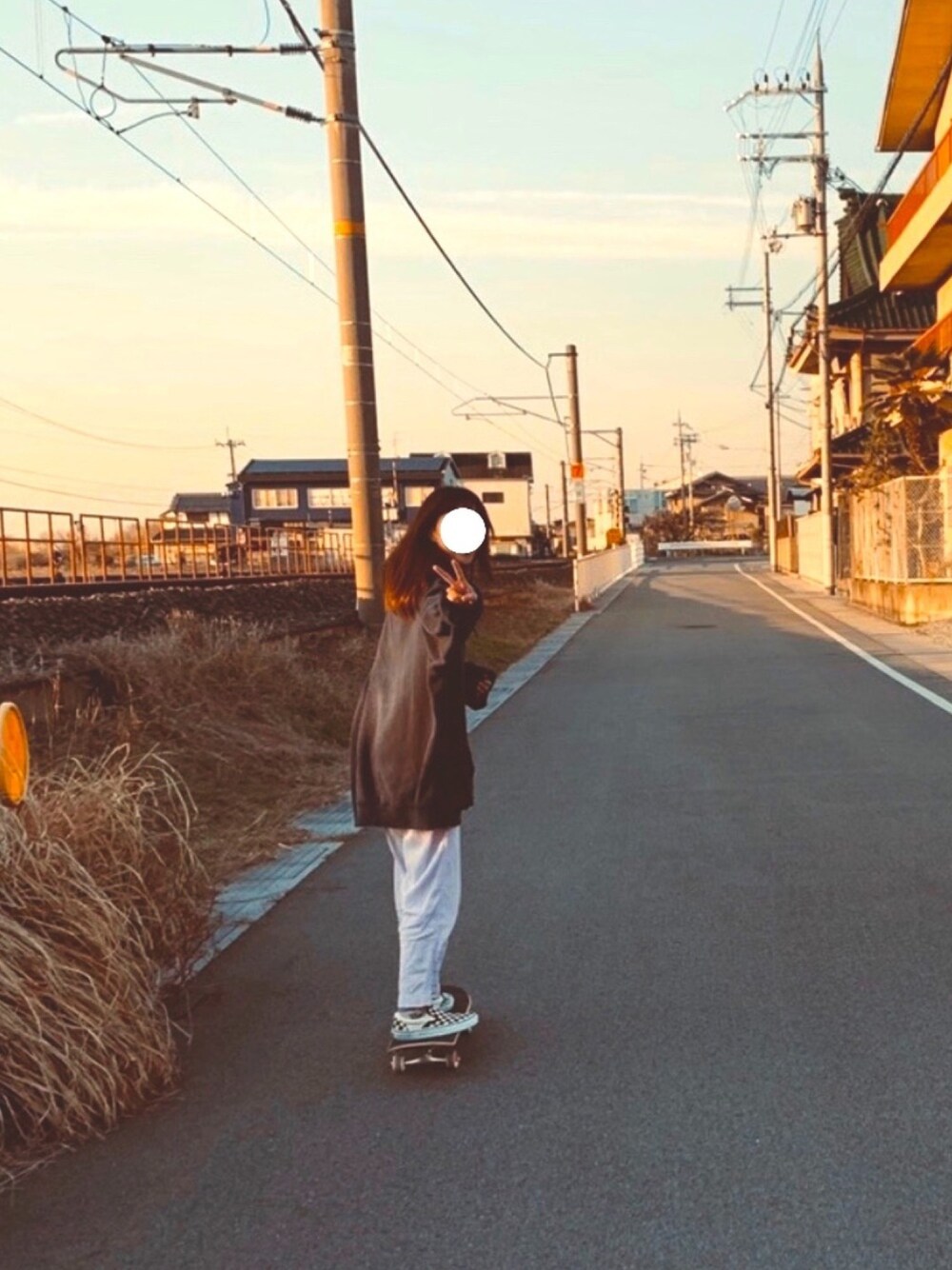 「スケボー、スケボー女子、NIKE、VANSスリッポン」｜「NIKEのアイテム（パーカー、ブルー系）」を使った、mさん（レディース・160cm）の冬コーディネートの1枚目の写真