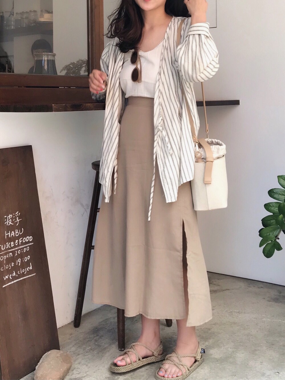 「ootd」｜「dub youのアイテム（スカート、ベージュ系）」を使った、weiweibeさん（レディース・165cm）の夏コーディネートの1枚目の写真