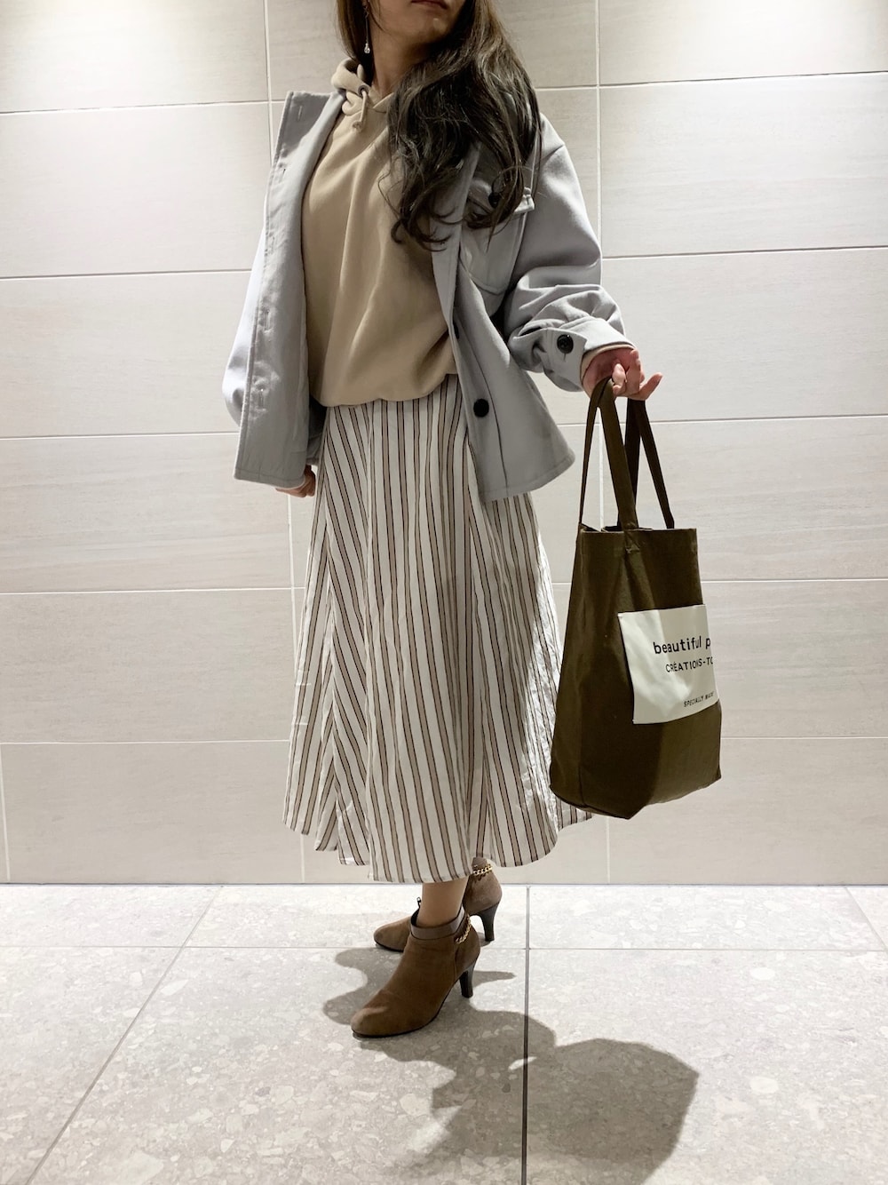 「CPOジャケット、パーカー、ストライプスカート、ブーティー、トートバック、オリーブ デ オリーブ(OLIVE des OLIVE)、IENA、mystic」｜「OLIVE des OLIVEの裏キルトCPOジャケット（その他アウター、ブルー系）」を使った、miiさん（レディース・162cm）の冬コーディネートの1枚目の写真
