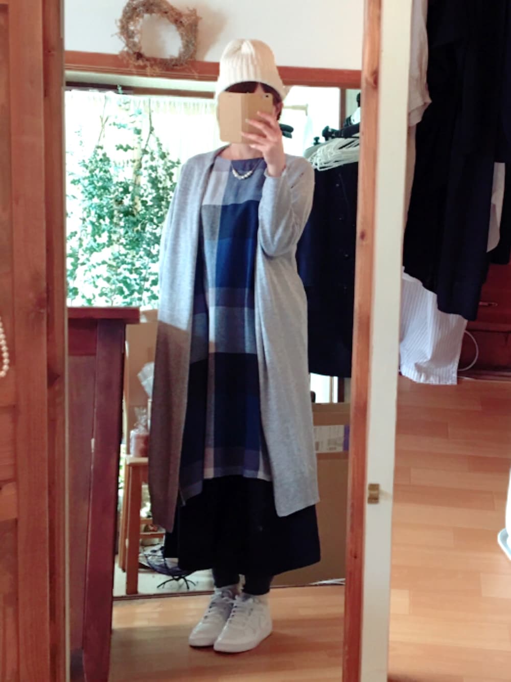 「コーデ、春、おでかけ、ロングカーディガン、ワンピース、セレクトショップ、コクリコ#coquelicot」｜「08mabのアイテム（カーディガン/ボレロ、グレー系）」を使った、konamiさん（レディース・164cm）の冬コーディネートの1枚目の写真