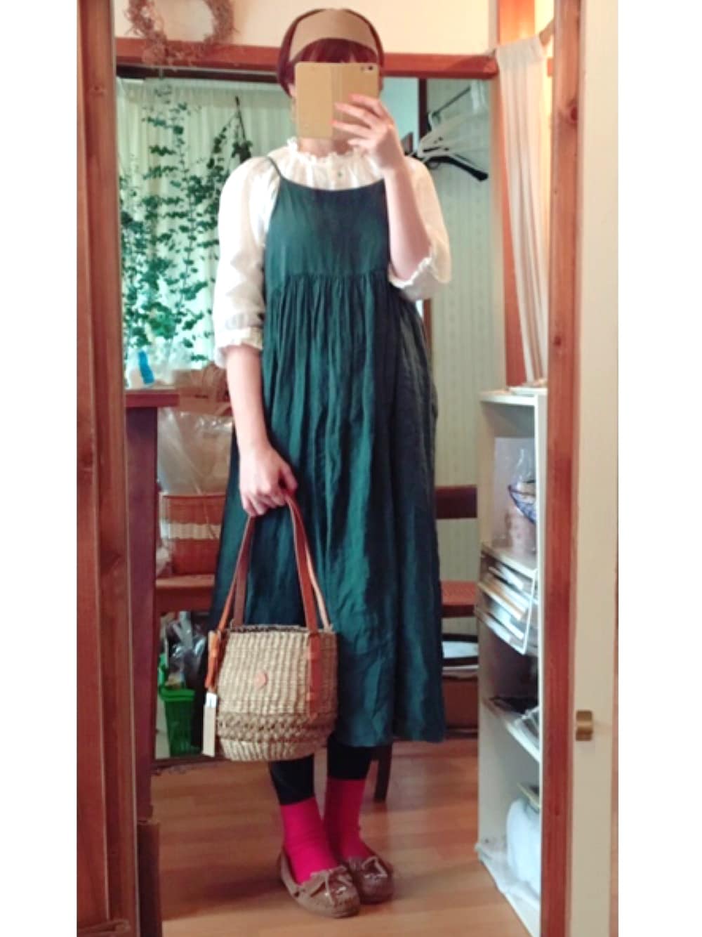「シンプルコーデ、リネンコーデ、ナチュラル、大人コーデ、セレクトショップ、コクリコ#coquelicot」｜「ELLIFEのアイテム（ワンピース、グリーン系）」を使った、konamiさん（レディース・164cm）の春コーディネートの1枚目の写真