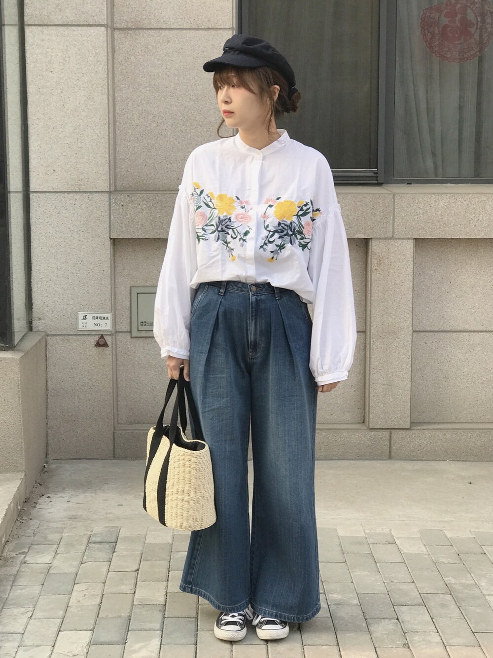 「シンプル、オトナカジュアル、ゆるコーデ、春、刺繍、刺繍ブラウス、ワイドパンツ、キャスケット、かごバッグ」｜「ZARAのアイテム（トップス、ホワイト系）」を使った、wei☆chanさん（レディース・166cm）の春コーディネートの1枚目の写真