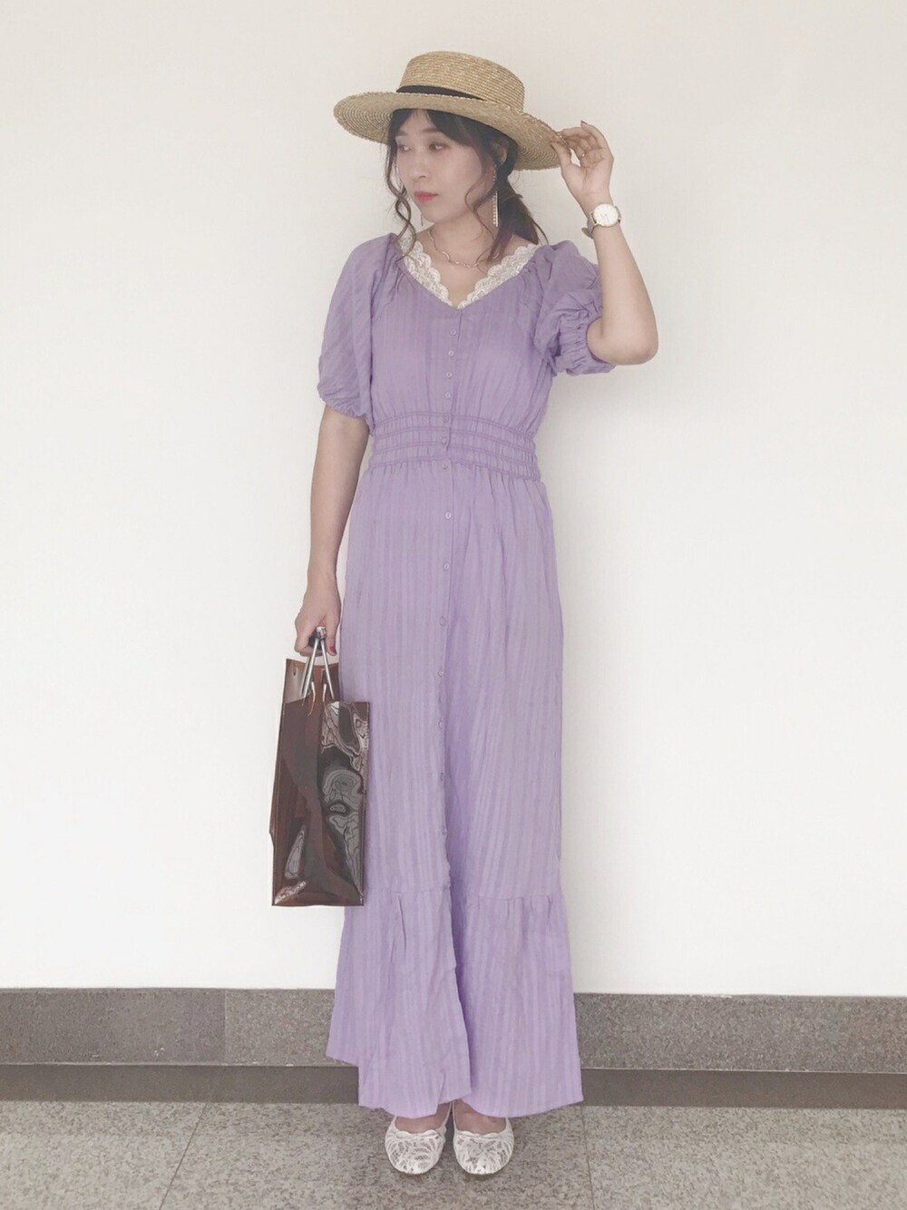 「夏コーデ、カジュアルコーデ、カンカン帽、ワンピース、ビニールバック、休日コーデ」｜「Chicoのボリューム袖ウエストシャーリングワンピース（ワンピース、パープル系）」を使った、wei☆chanさん（レディース・166cm）の夏コーディネートの1枚目の写真