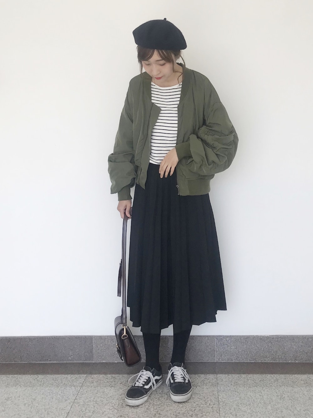 「春コーデ、シンプルコーデ、ゆるコーデ、大人カジュアル、MA-1、カーキ、プリーツスカート、ボーダー」｜「LOWRYS FARMのＰソデボリュームＭＡ－１　743677（MA-1、グリーン系）」を使った、wei☆chanさん（レディース・166cm）の春コーディネートの1枚目の写真