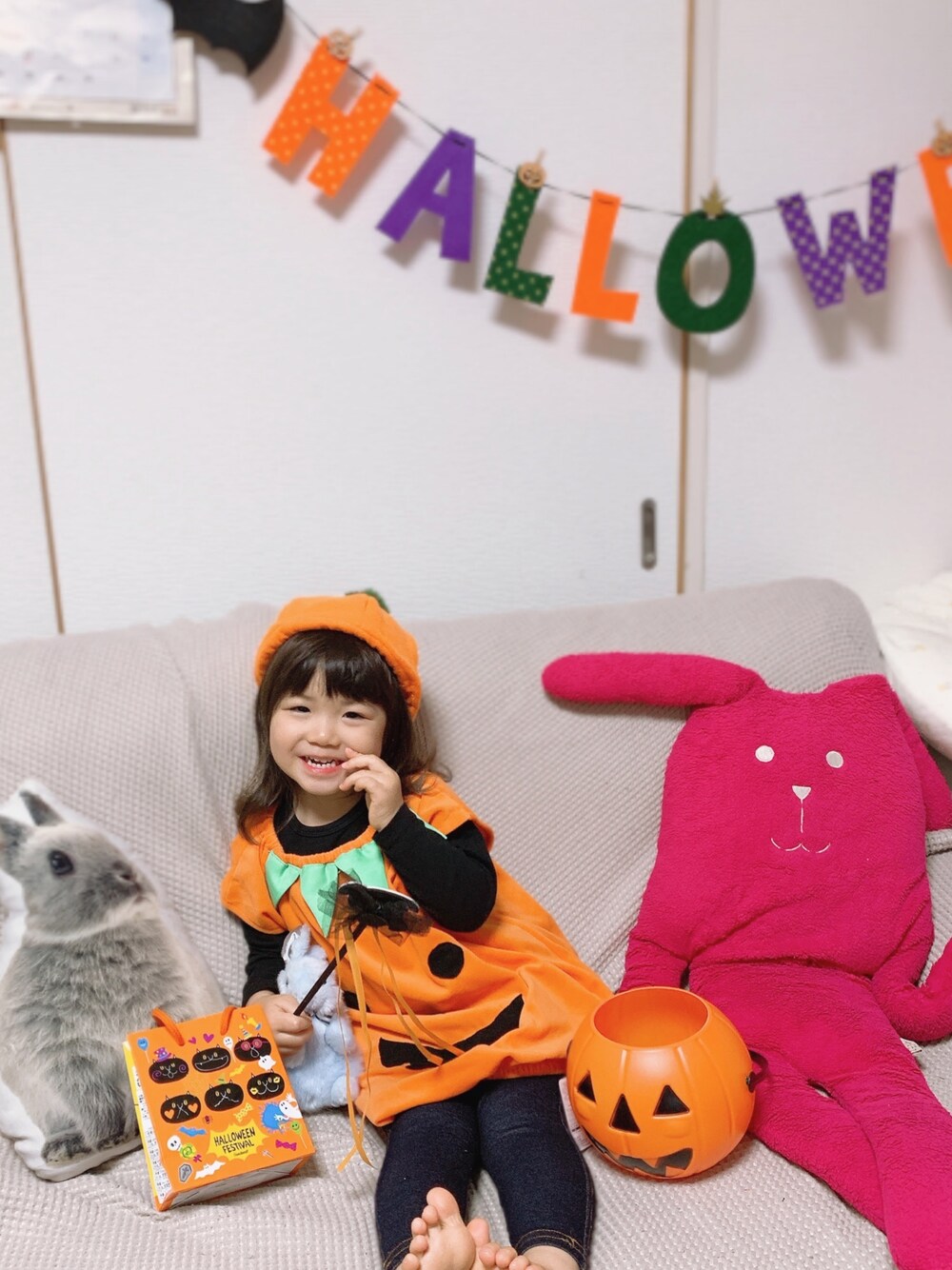 「キャサリンコテージ、wearhalloween2019、かぼちゃ娘、カボチャコーデ🎃、ハロウィン、女の子、むっちり娘、タレ目ちゃん、2歳2ヶ月、成長」｜「Catherine Cottageのかぼちゃスモック（コスチューム/パーティーグッズ、オレンジ系）」を使った、めめこさん（キッズ・90cm）の秋コーディネートの1枚目の写真
